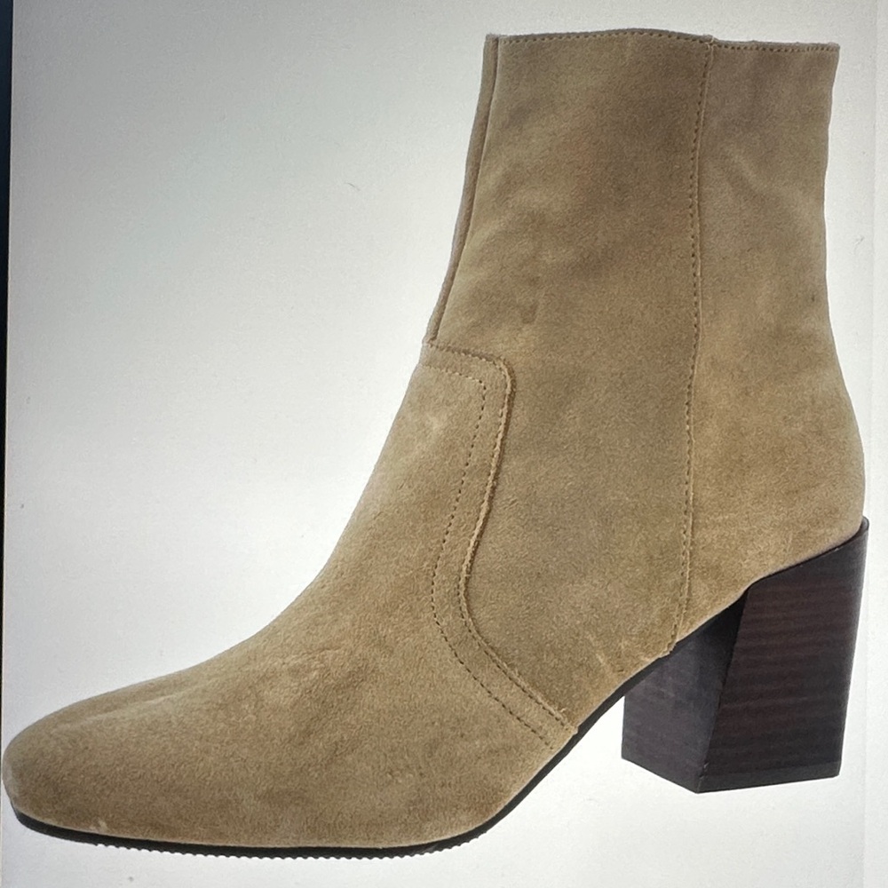 New in Box $165 Blondo Sadie Tan Suede Ankle Boots sz 10